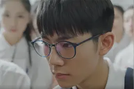 影视：学霸就是学霸，看见题就走不动，很快解决出来了视频封面