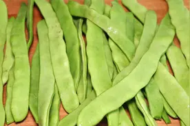 炒扁豆角时，直接下锅炒是大错，教你正确做法，清脆可口，超下饭视频封面