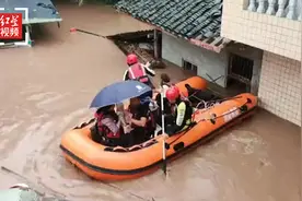 岷江洪峰过境火箭村被淹 四川宜宾蕨溪镇转移群众4206人