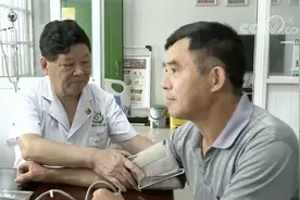 坚持1元诊疗费不涨价 吴光潮医生一人挑起梅塘村村民健康大任视频封面