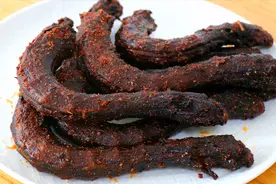 麻辣手撕鸭脖：学会家庭配方，酱香浓郁，越嚼越香，比牛肉干好吃视频封面