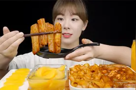 开饭啦！！今天吃粉耗子 流汁宽粉 黄桃罐头