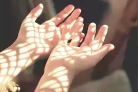 手相中有井字纹的人，此生必将大富大贵，一辈子不愁钱！视频封面