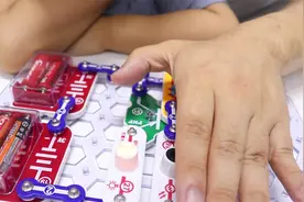 电学小子：用玩具解释路灯原理，为什么天黑就亮