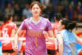 李盈莹低弧度的吊球得分，解说也说这个球吊得非常漂亮！视频封面