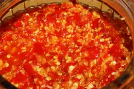 30年秘制蒜蓉辣椒酱的做法，不加一滴油，放一年也不坏 ，好吃