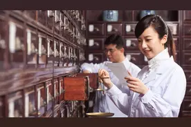 女人想不成黄脸婆，牢记补血养肝，6种食物泡茶喝，排肝毒补肝血视频封面