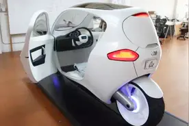 史上最牛的一款摩托车，安全性能太强大，还买什么汽车视频封面