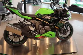 第一批川崎ZX-25R四缸小忍者接受预定，售价5万起，配置高颜值高视频封面