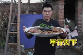 4斤甲鱼、八个猪蹄，配一起做个“甲行天下”，炖得软烂，安逸视频封面