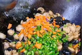 羊蛋怎么做才最好吃？4个羊蛋，用鹅卵石爆炒，鲜嫩爽滑，真香！视频封面