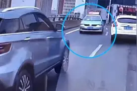 出租车高架上竟然倒着开！交警回应不予处罚，这是怎么回事？视频封面