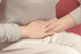 腹痛反复发作，疼痛难忍怎么办？试试刺激这两个穴位，效果不错视频封面