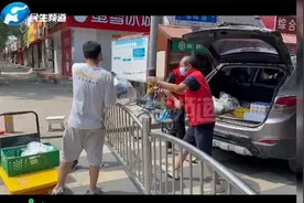 河南郑州：记者航拍鸟瞰封控区，居民生活井然有序视频封面