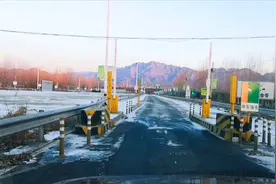 高速停车取卡、缴费不敢往左侧靠，试试这招怎么样。视频封面