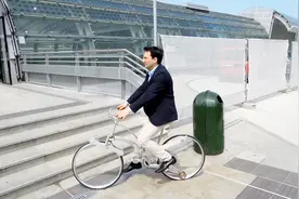 一款可折叠的自行车Sada Bike，随时带在身上，非常方便轻盈视频封面