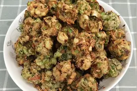 杜大妈教你芹菜丸子家常做法，味道独特，咬一口嘎嘣脆，太好吃了视频封面