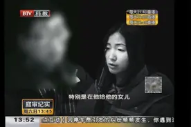 收费员抓住车门让姑娘交费，哪料姑娘开豪车拖行致死，扬长而去！视频封面