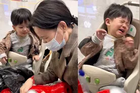 奥特曼太大过不了安检，萌娃眼睁睁看着它被“肢解”：再没有光了视频封面