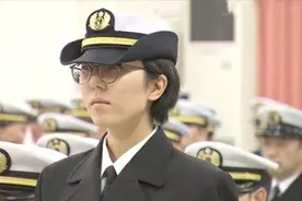 日本将迎来首位女潜艇员！26岁女自卫官入校宣誓视频封面