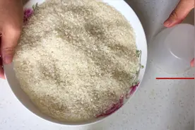 蒸米饭时，不能只用清水！多加一步，一碗米出四碗饭吃着还香视频封面
