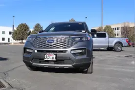 实拍2022款福特探险者！配3.0T V6+10AT，比汉兰达霸气迷倒一片视频封面
