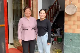 儿媳买衣服被婆婆嫌弃乱花钱，试穿过后，婆婆连声称赞漂亮视频封面