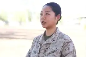 一中国女孩宣誓效忠于美军，为加入美国国籍，在美国军队服役七年视频封面