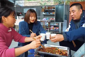 桃子姐想吃鱼，在家做一盘炭烤烤鱼，麻辣鲜香，吃爽了视频封面