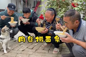 今天吃肉丝捞面条，大块肉丝配手工面，真得劲视频封面