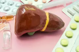 总胆红素偏高是怎么回事？是肝功能损伤吗？听医生给你分析