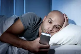 睡前一个小动作，让你快速入睡一觉到天亮，早知道早受益！视频封面