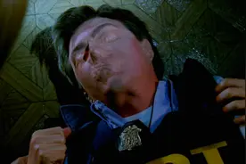 《危机边缘S1-14》：探员感染生化病毒，脸上封闭了所有孔洞视频封面