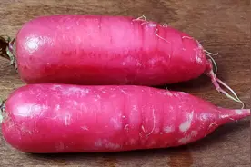 凉拌红萝卜要不要焯水，大厨教你正确做法，口感爽脆，开胃下饭