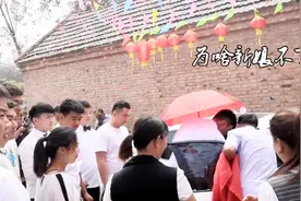 实拍河南农村婚礼现场，新娘到家不下车咋办？这样习俗你见过吗？视频封面
