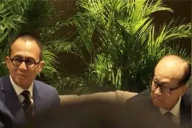 李泽钜接班亏掉4000亿为何还获李嘉诚青睐，李泽楷心知肚明视频封面