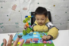 叮叮和妈妈一起玩儿小猪佩奇贴纸书！视频封面