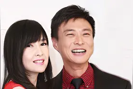 周慧敏终于不恋爱脑了，忍耐29年提出离婚，只为让倪震净身出户视频封面