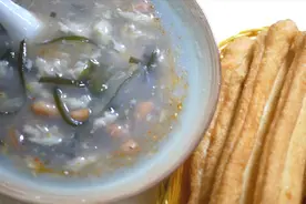 一把花生一把海带丝，自己在家做白胡辣汤，原汁原味喝完太舒服啦