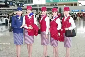 为什么飞机上的空姐只穿裙子，不能穿长裤呢？老机长偷偷告诉你视频封面