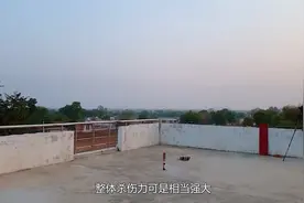 老外作死实验，将玻璃弹珠扔进炮筒，点燃后会发生爆炸吗？视频封面