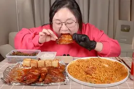 【韩国吃播|眼镜妹】周末就得吃肉肉，太香了哇！！爱了爱了视频封面