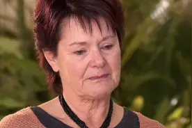 孙女被喜鹊袭击，奶奶目睹全过程，场面胆战心惊视频封面