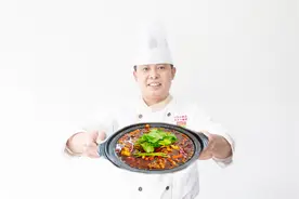 重庆厨师教你泉水鸡的家常做法，味道鲜美，先收藏起来