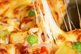 吃剩的碎馒头千万不要扔，放电饼铛里做成披萨，宅家吃西餐