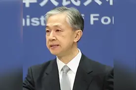 3名中国留学生因“军训照”被美方盘查遣返 外交部：荒唐的借口！视频封面