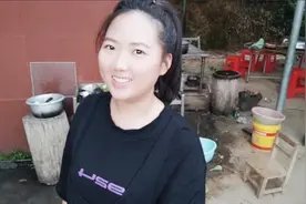 下午抓了鸡，今晚艳艳是这样做来吃的