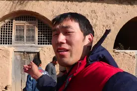 农村100年的土窑洞，看老爸今天如何修复，这样就不会塌了么？