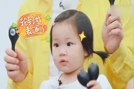 王祖蓝女儿有多萌？偷喝郑恺啤酒，被逮到后的表情，瞬间萌化郑恺视频封面