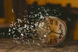 为什么人的年龄越大，感觉时间过得越快？科学家对此进行了研究视频封面